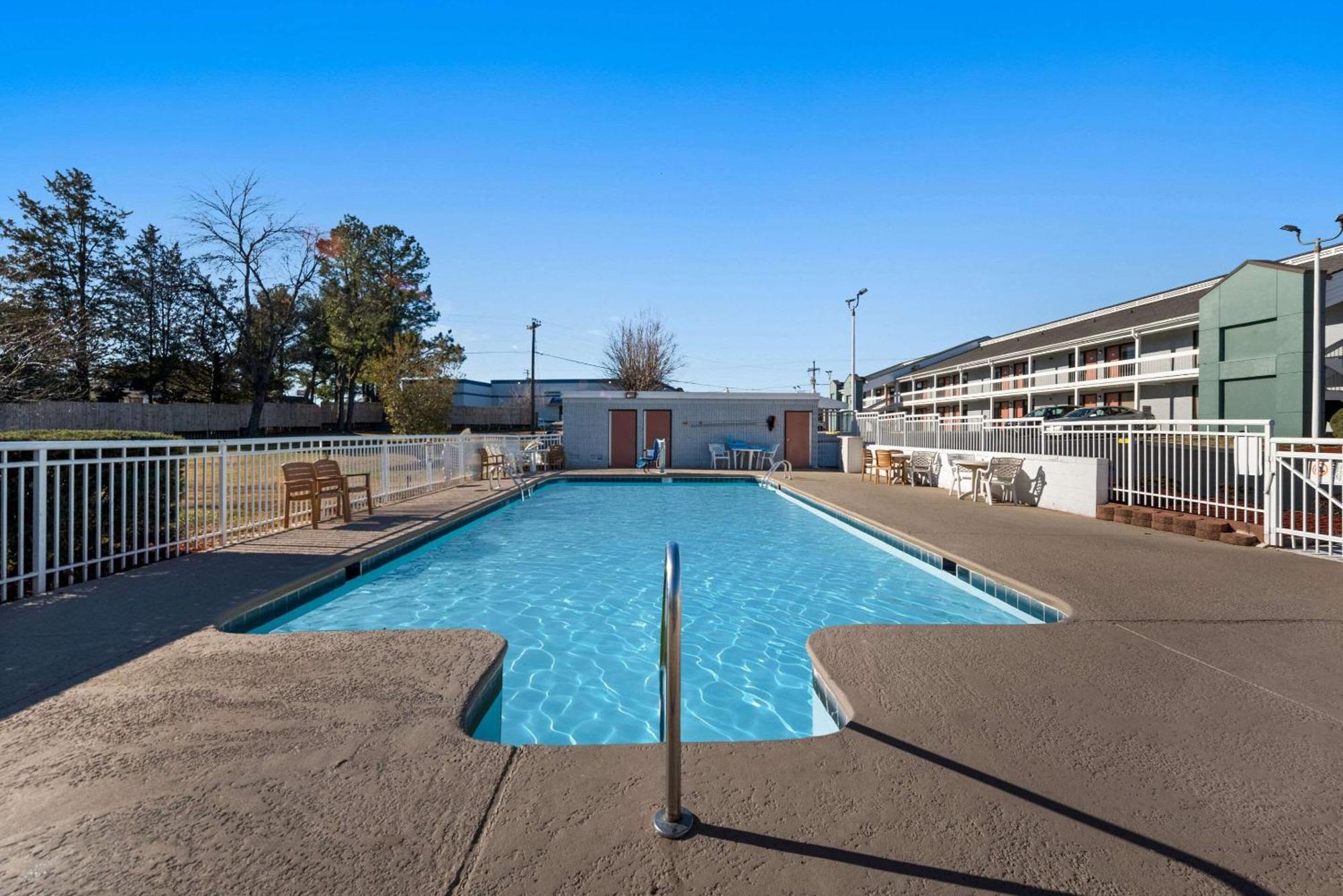 Econo Lodge Richmond Exterior photo